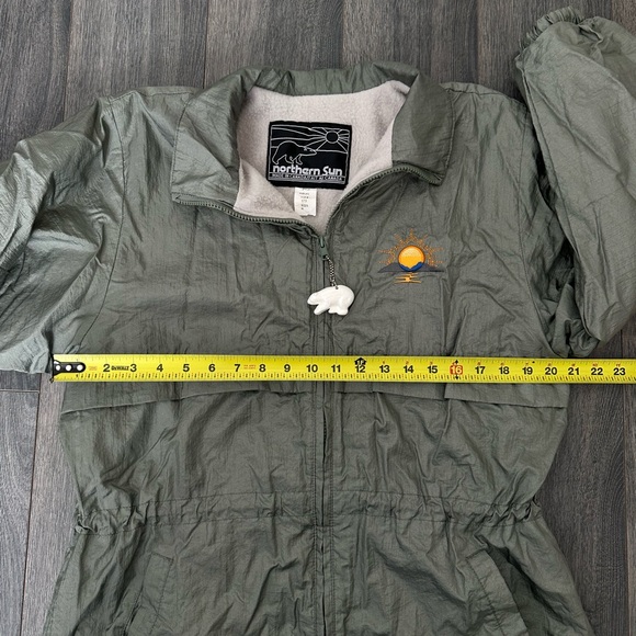 EUC Vintage Northern Sun Canada 90’s Women’s Polar Bear Windbreaker Green Size M - Picture 11 of 14
